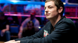 Пари на WSOP от Тома Durrrr Двана и Джастина Бономо